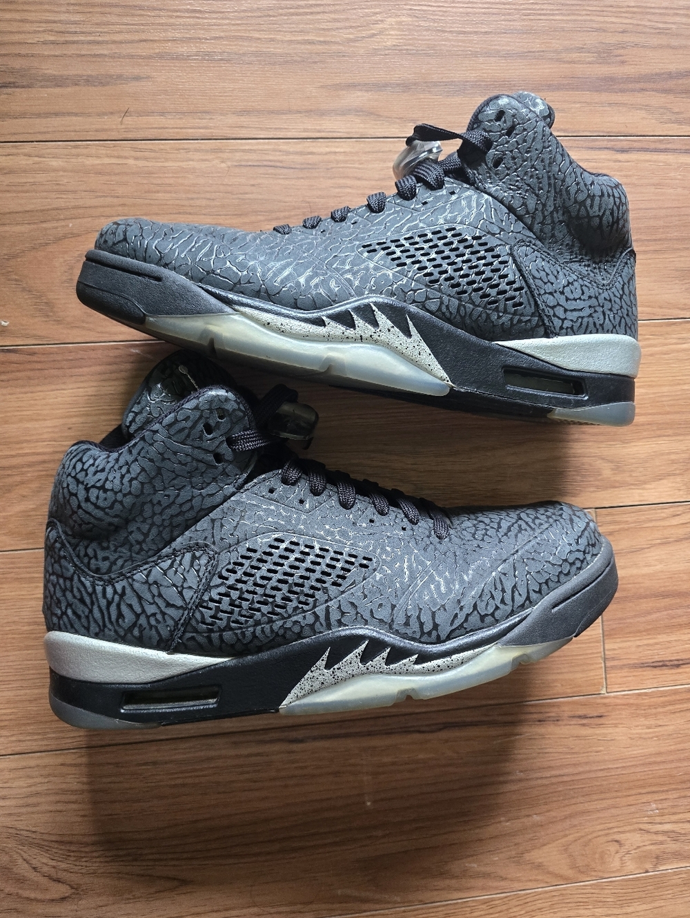 PREOWNED JORDAN RETRO 5 (3LAB5) ELEPHANT PRINT  SZ 9.5